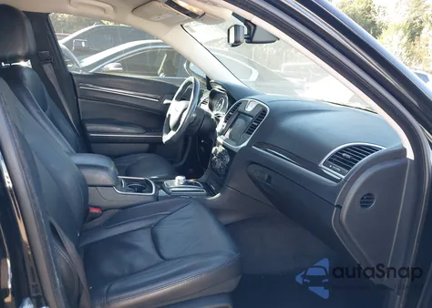 2017 Chrysler 300 Limited z USA, uszkodzony, nr VIN 2C3CCAAG5HH553065